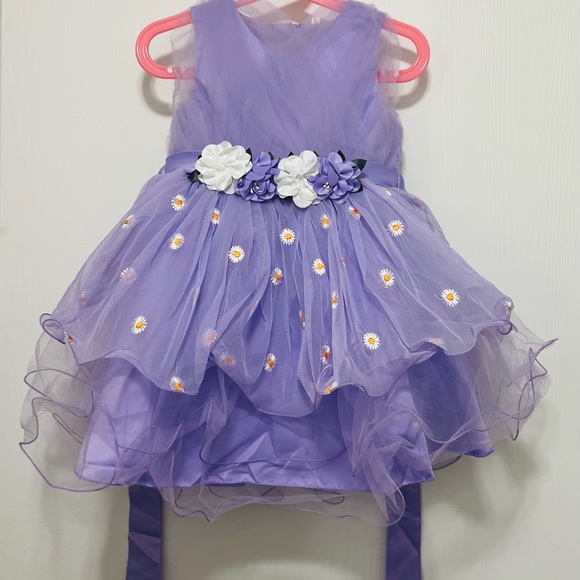 Fluffy V-neck multi layered flower dress with FREE SHORT PETTICOAT UNDERSKIRT - Picture 3 of 8